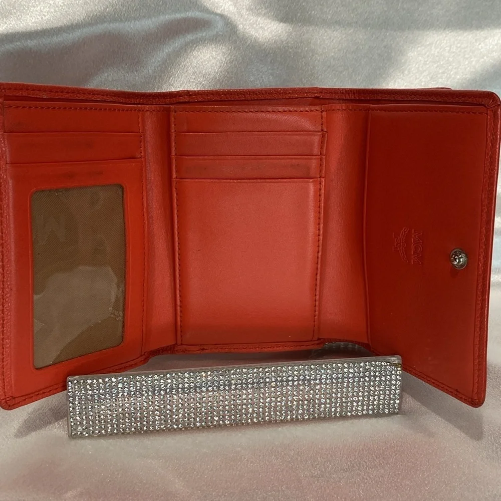 GUC  MCM WALLET
